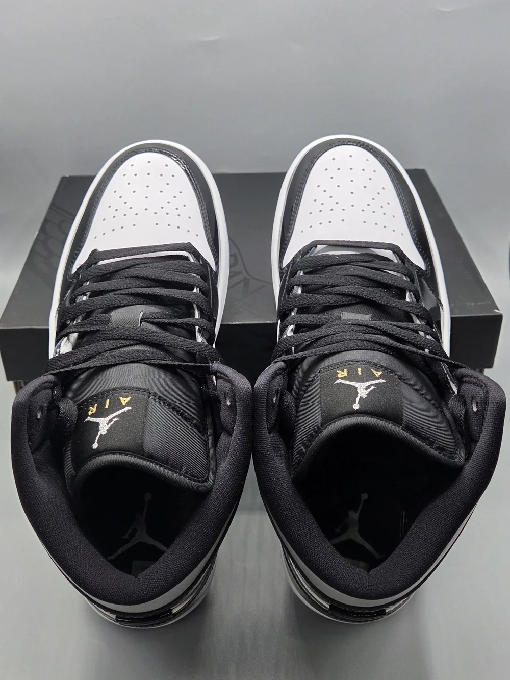 NEW Nike Air Jordan 1 Mid SE Black White Metallic Silver – Men’s Size 8.5